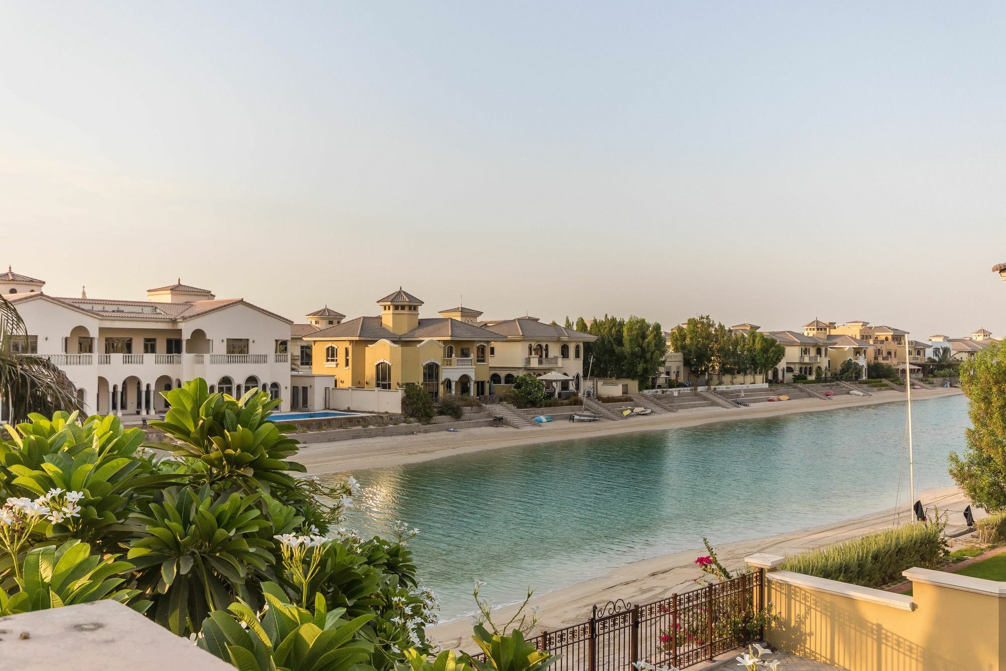 Yanjoon Holiday Homes - Palm Jumeirah Frond A Villas Dubai Eksteriør billede