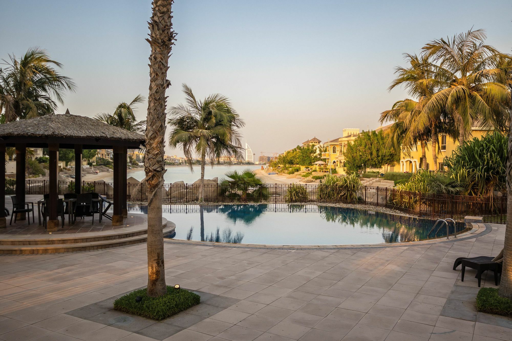 Yanjoon Holiday Homes - Palm Jumeirah Frond A Villas Dubai Eksteriør billede